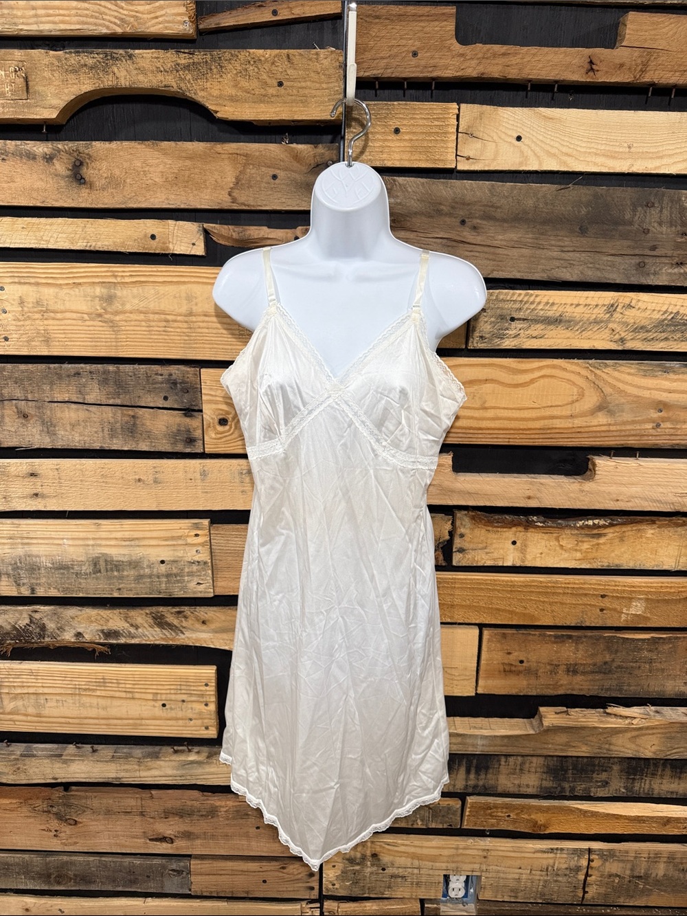 Vintage Ivory Lace Trim Union Made
Adjustable Straps Knee/Midi Slip/Dress
36